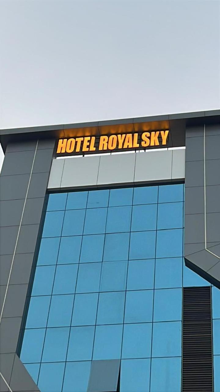 Hotel Royal Sky Morbi Ngoại thất bức ảnh