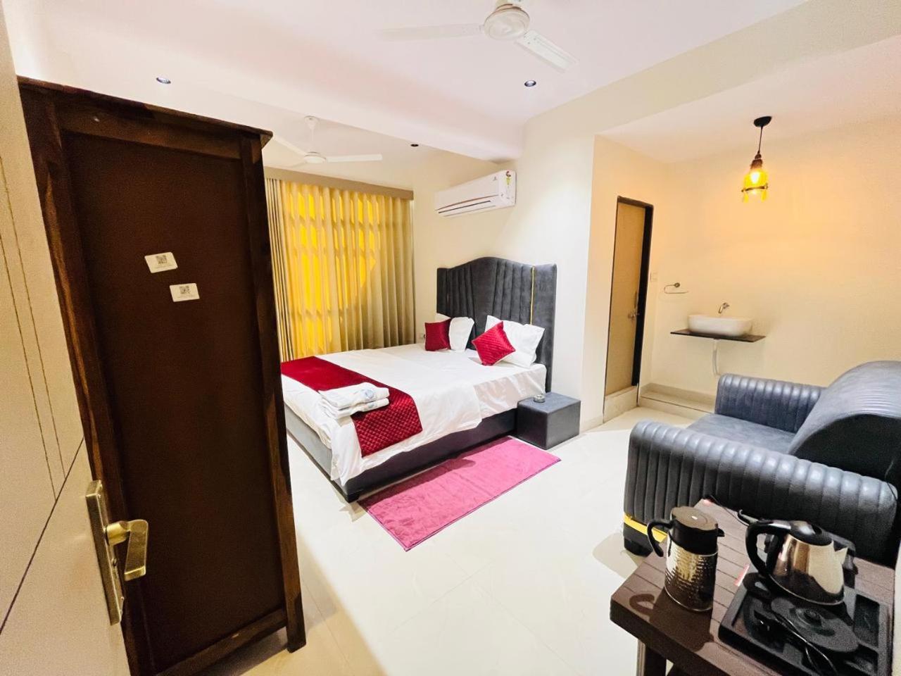 Hotel Royal Sky Morbi Ngoại thất bức ảnh