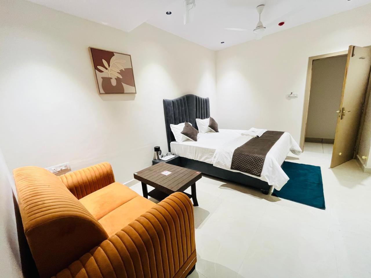 Hotel Royal Sky Morbi Ngoại thất bức ảnh