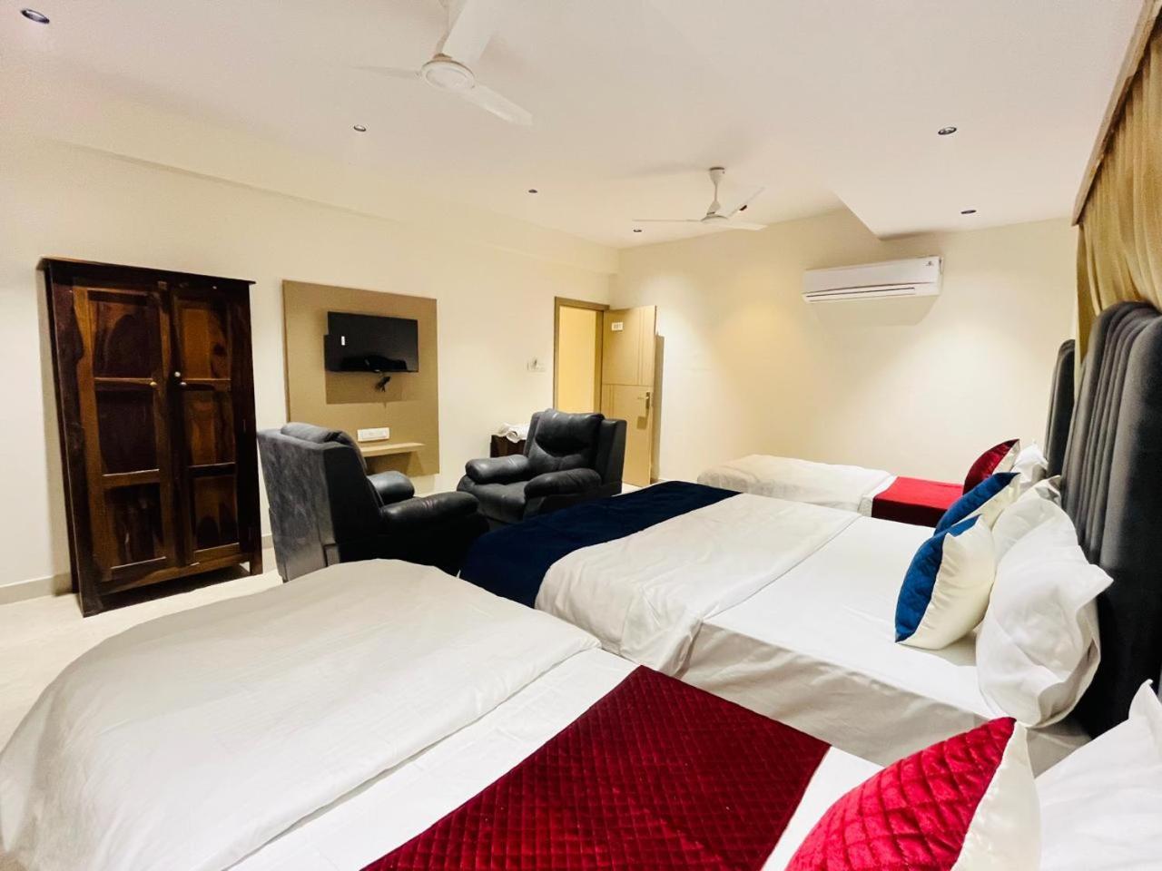 Hotel Royal Sky Morbi Ngoại thất bức ảnh